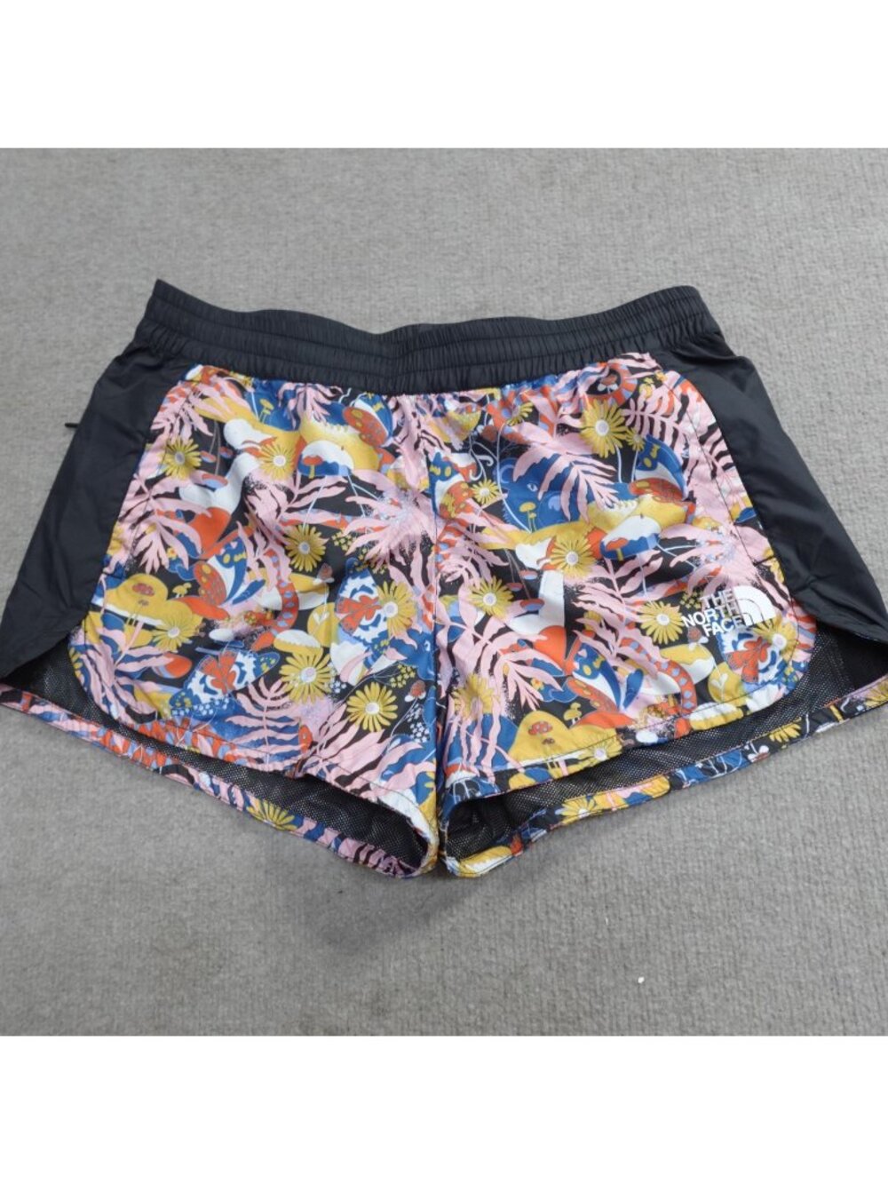 The North Face Womens Shorts Medium Black Lined Floral Hydranaline